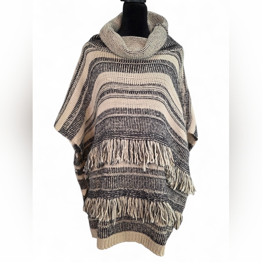 Linda Anderson Fringe Knit Poncho Sweater One Size Black Cream Boho Cozy Fall